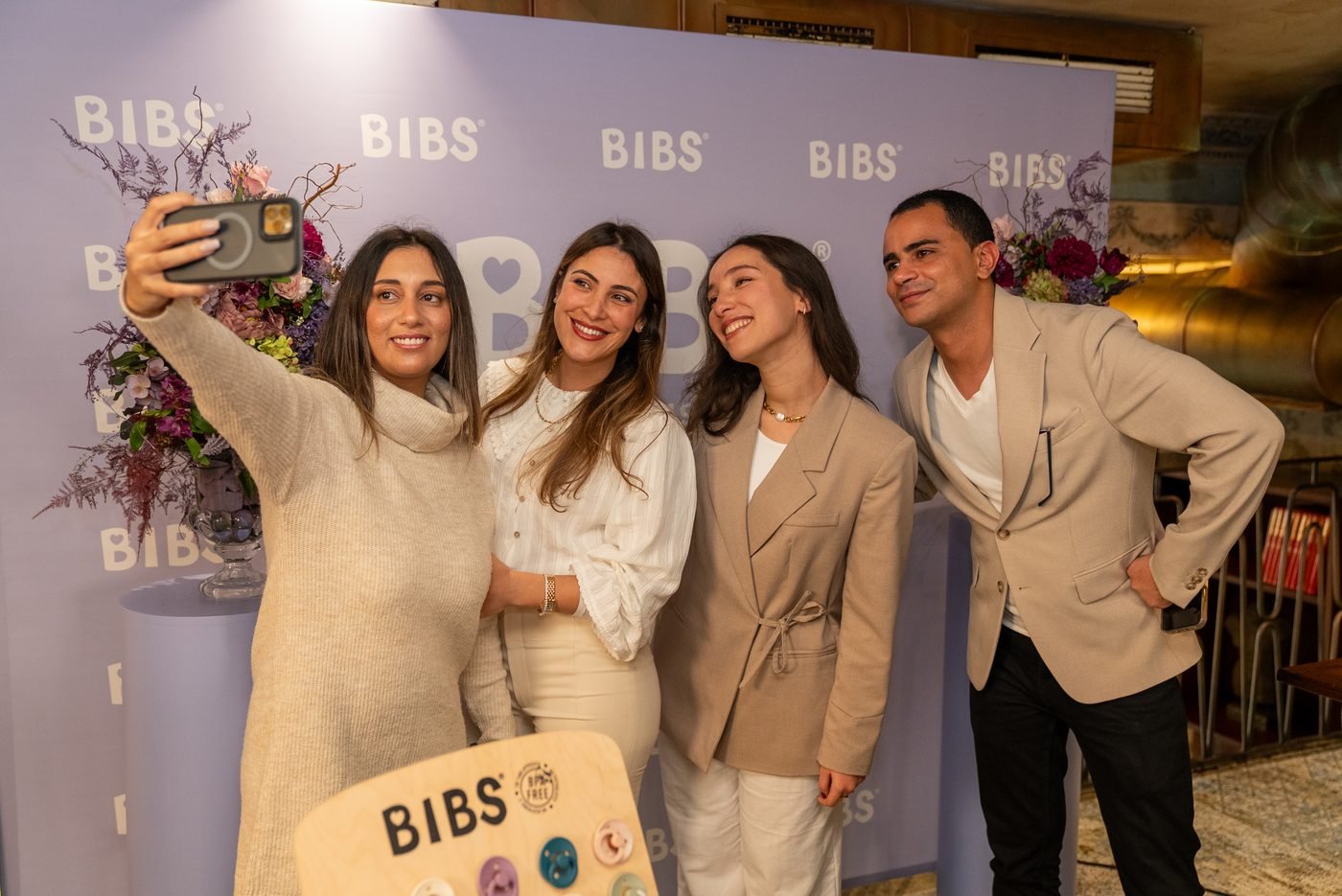 Photographie d’événement — lancement BIBS, selfie entre invitées